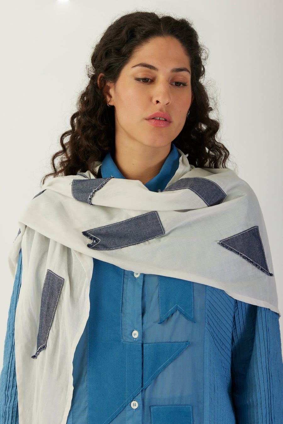 GEO APPLIQUE SCARF
