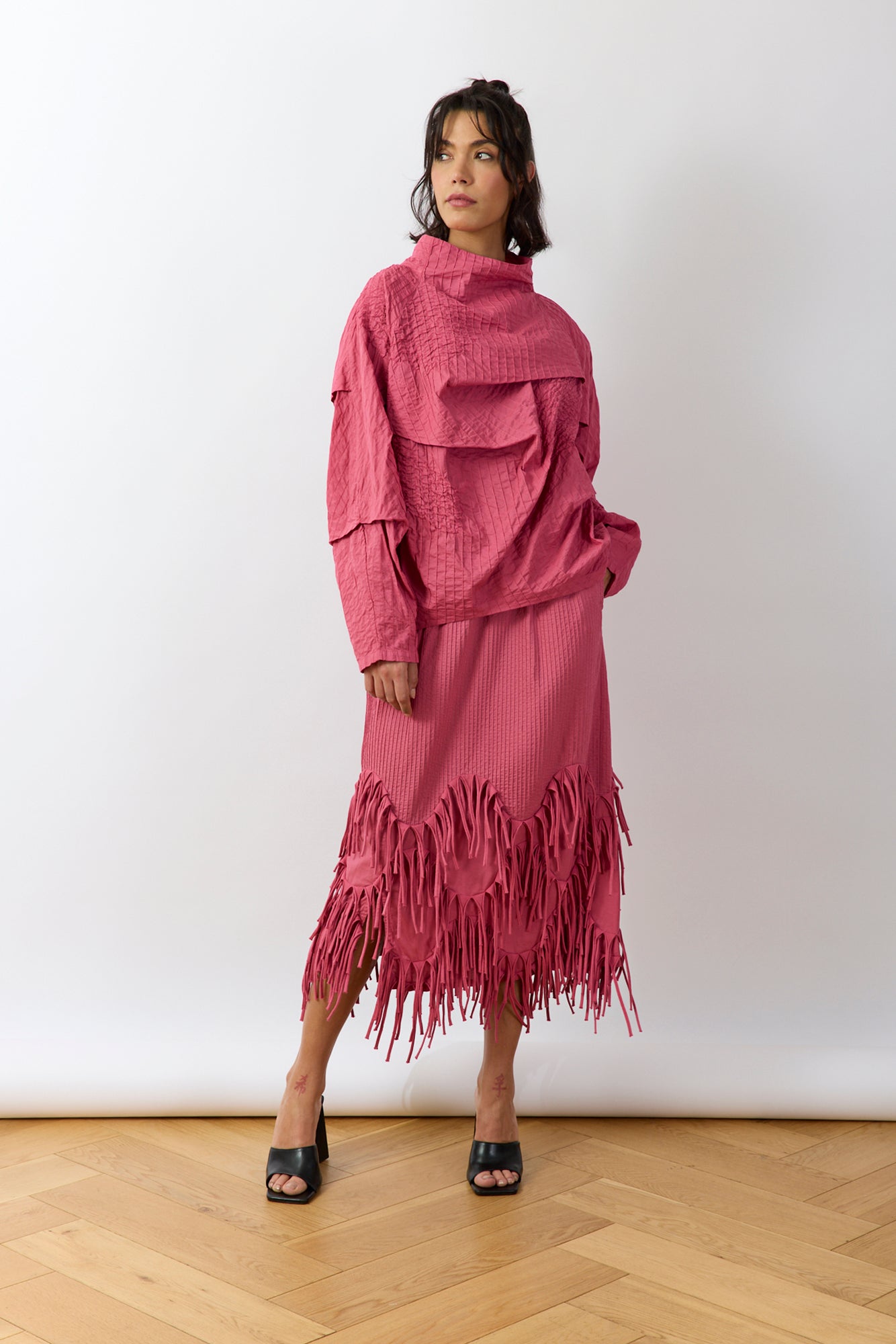 Model wearing Yaccomaricard Shibo Top  in Dust Rose matching it with Kazari Skirt, having a monotone japanese look.