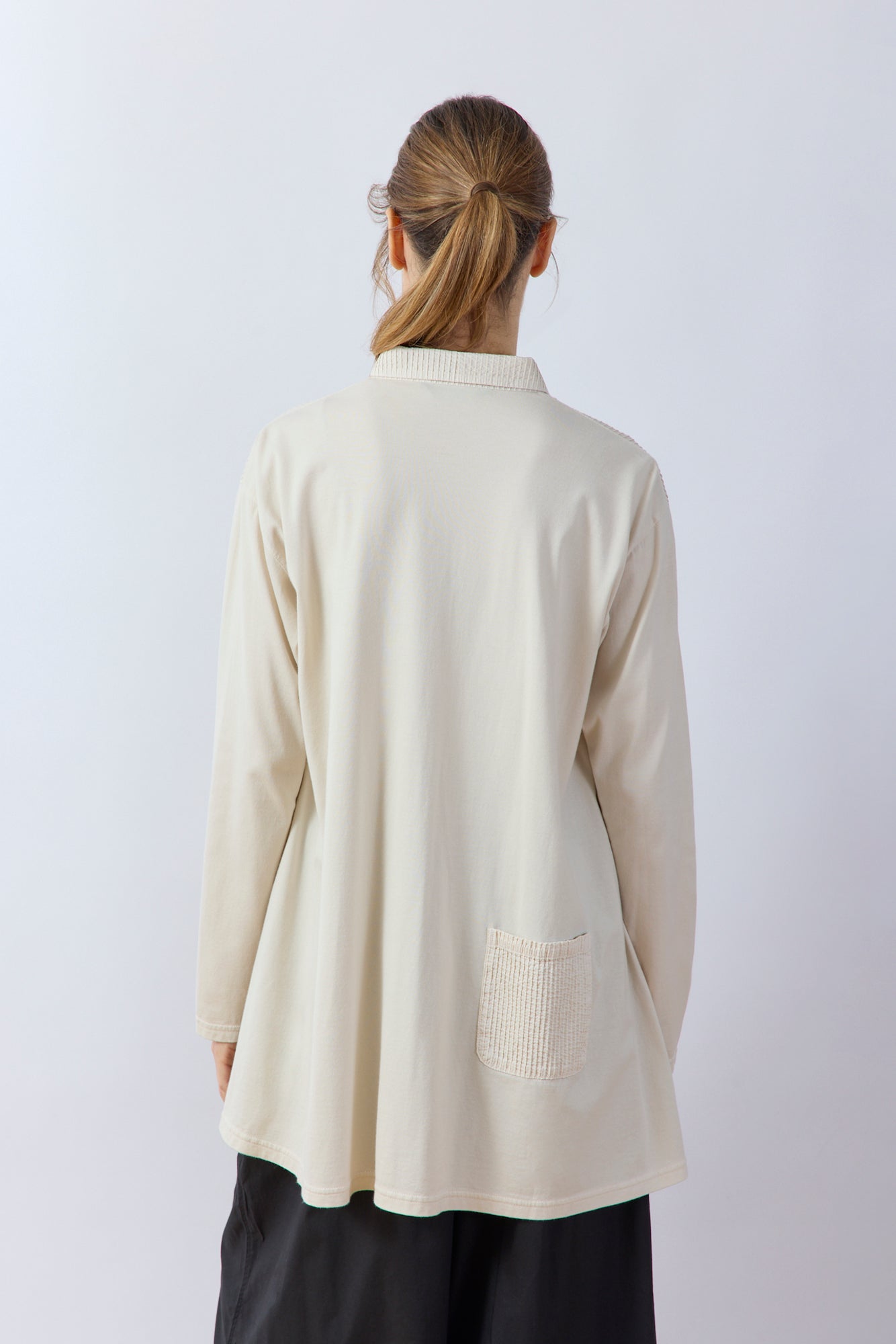 Back view of Yaccomaricard Cotton Jersey A-line Overshirt in Jasmine White featuring a single pintucked back pocket.